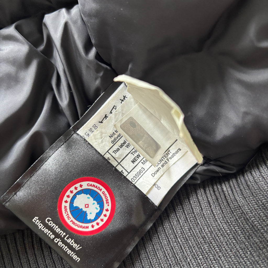 Canada Goose womens black chilliwack parka down coat size small