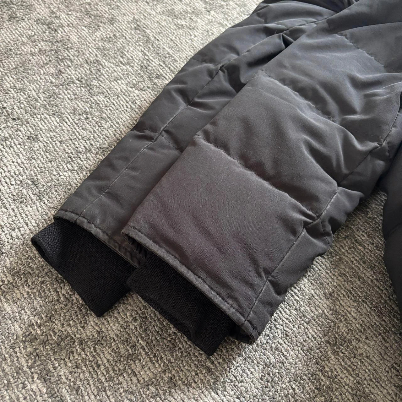Canada Goose mens Wyndham black winter parka down coat size XL