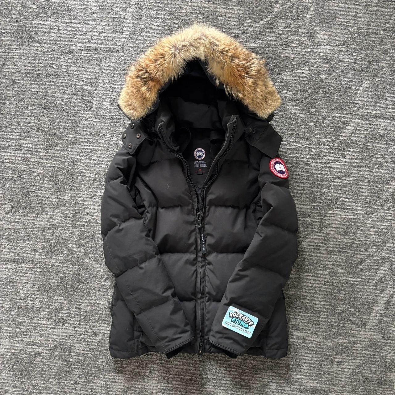 Canada Goose womens black chelsea parka down coat size small