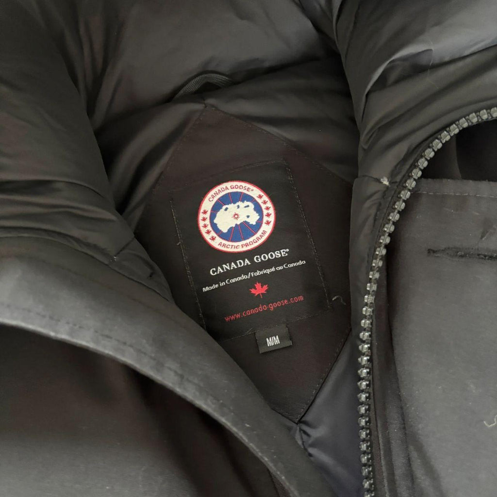 Canada Goose mens black chateau parka down coat size medium