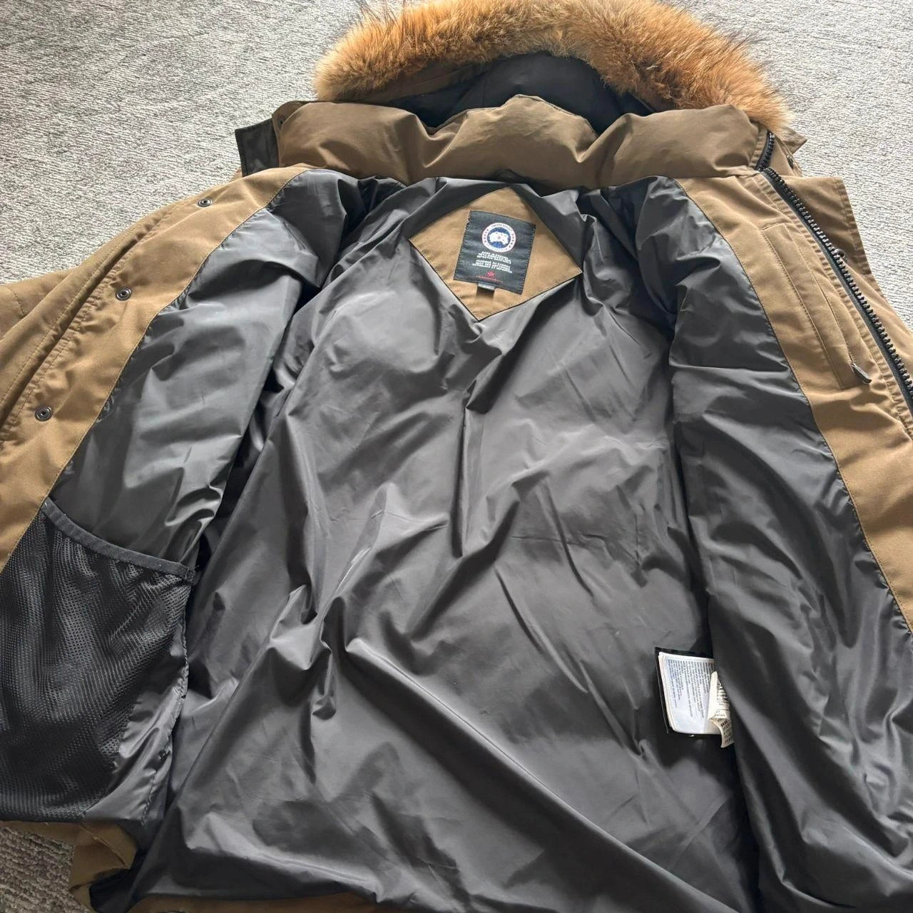 Canada Goose mens Wyndham khaki winter parka down coat size medium