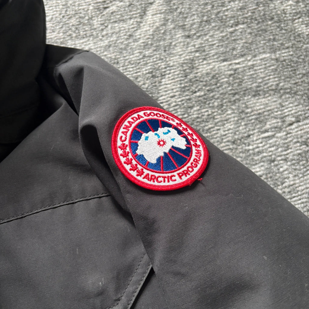 Canada Goose mens maitland black winter parka down coat size medium