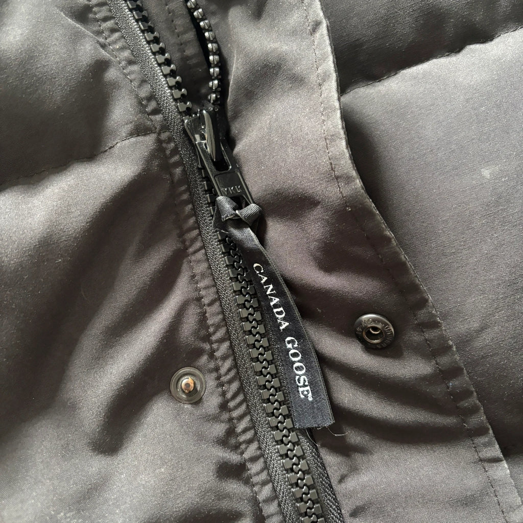 Canada Goose mens macmillan black winter parka down coat in size 2xl