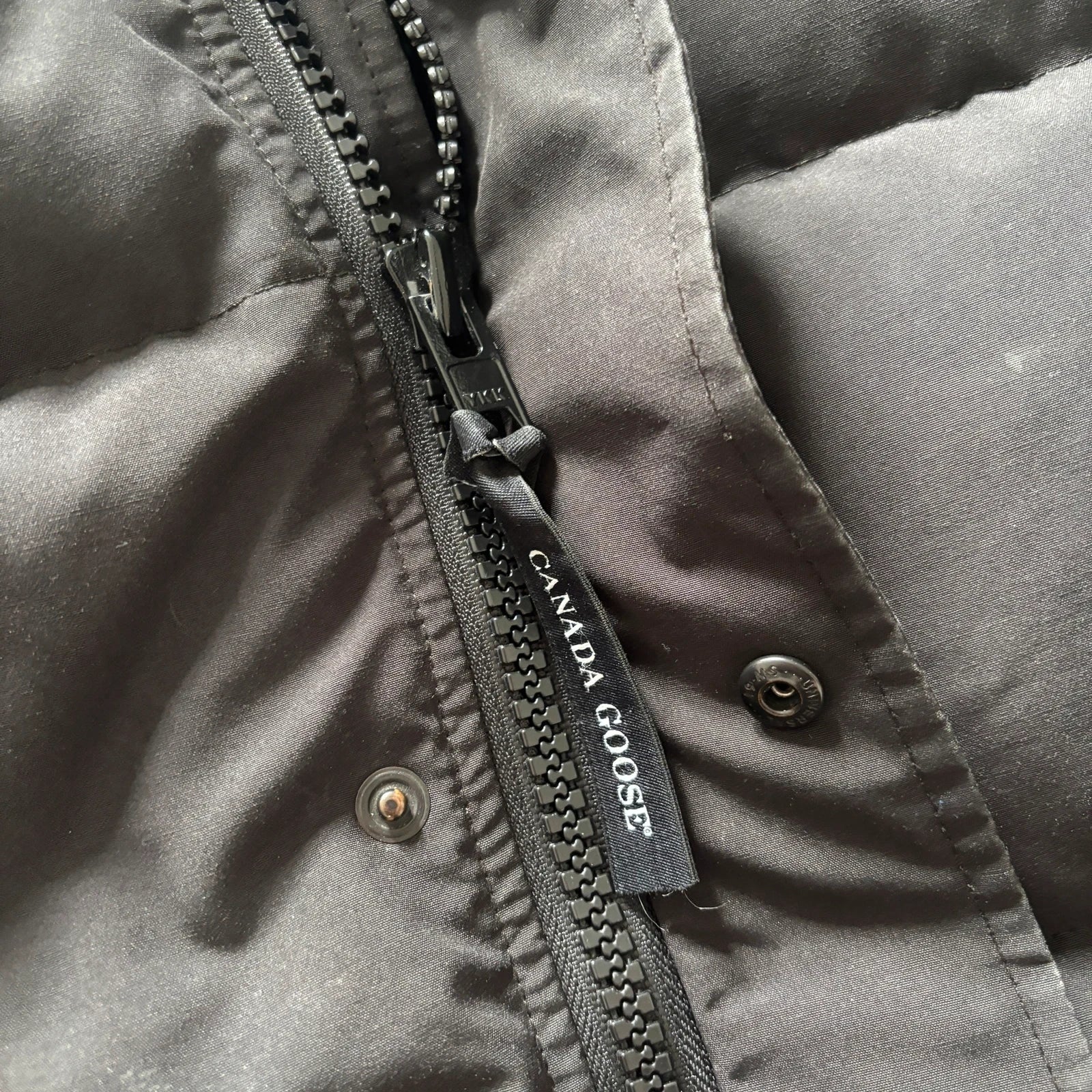 Canada Goose mens macmillan black winter parka down coat in size 2xl