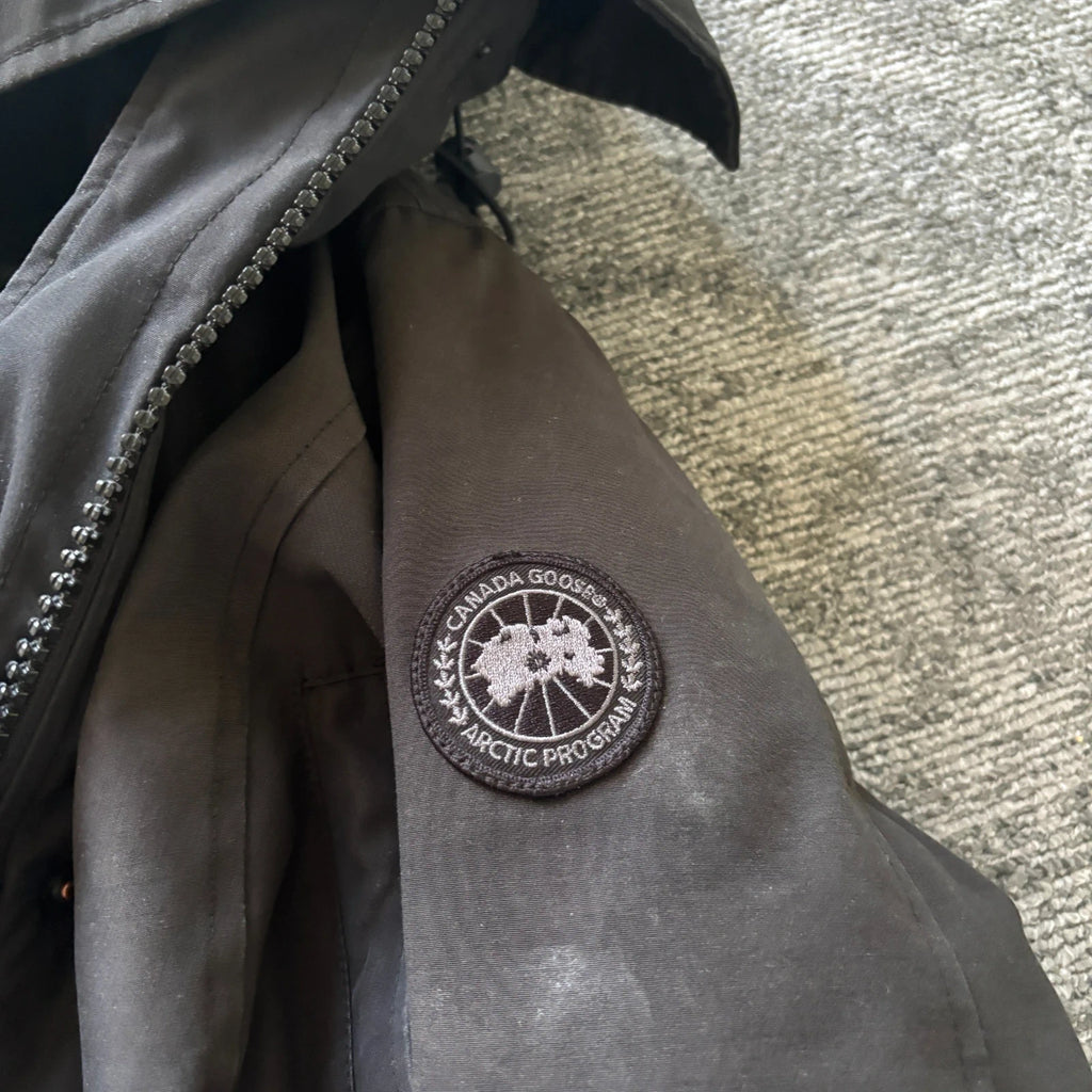 Canada Goose womens kinley black winter parka down coat in size medium