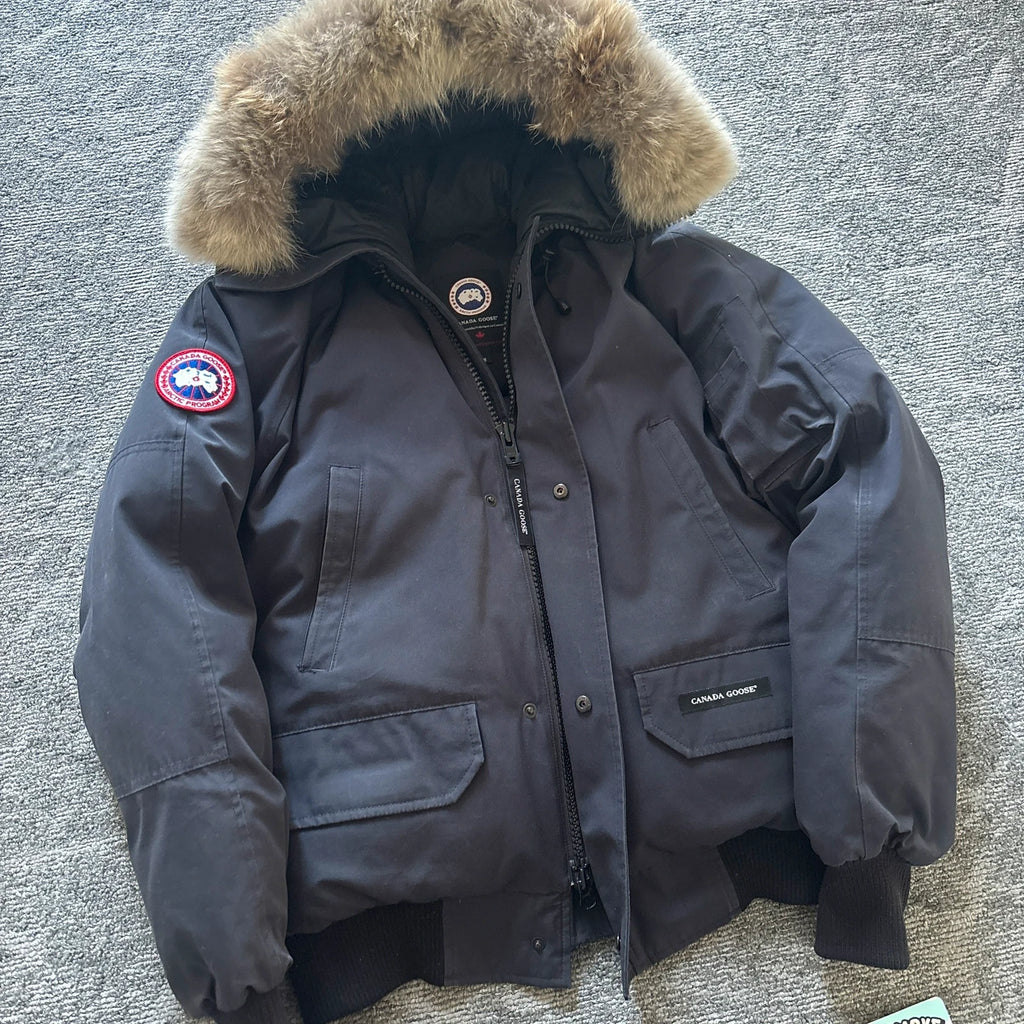 Canada Goose mens navy chilliwack parka down coat in size medium