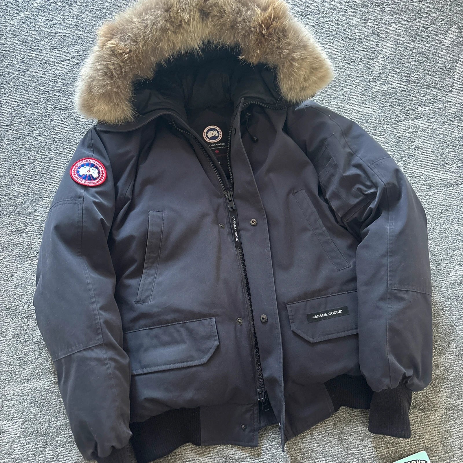 Canada Goose mens navy chilliwack parka down coat in size medium