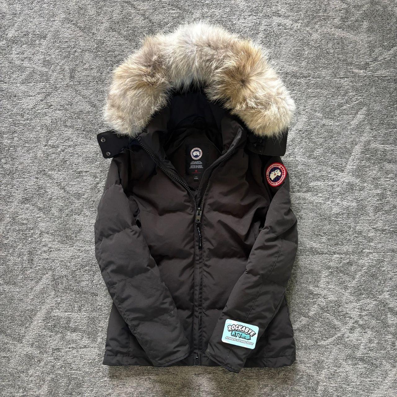 Canada Goose womens black chelsea parka down coat in size small