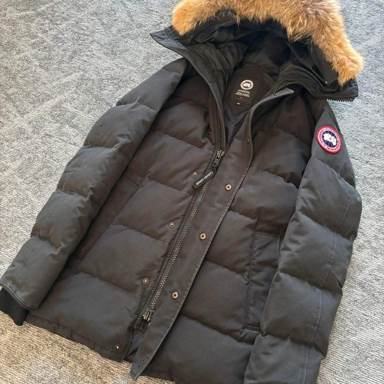Canada Goose mens black Carson parka down coat size medium