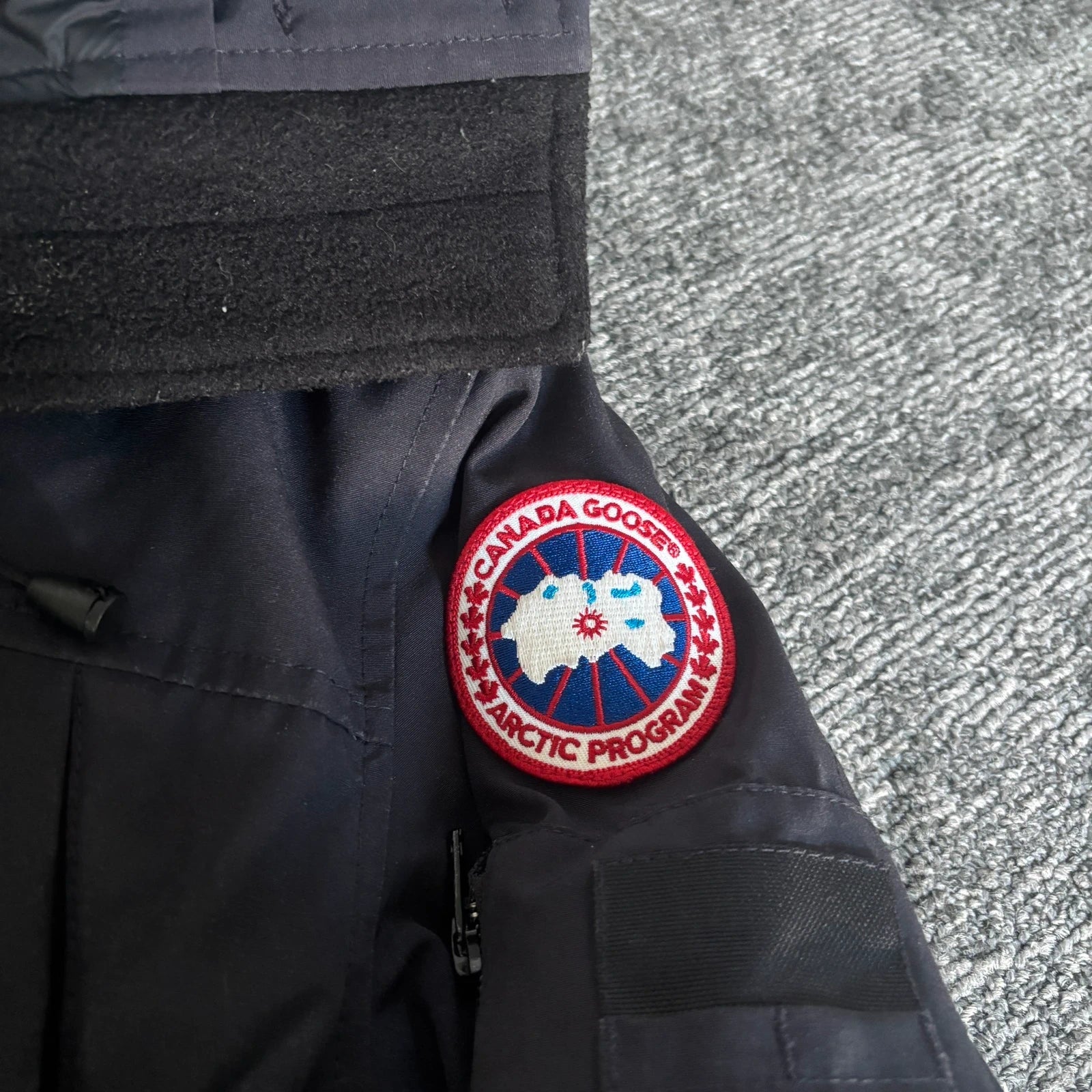 Canada Goose womens Montebello navy winter down parka coat in size medium