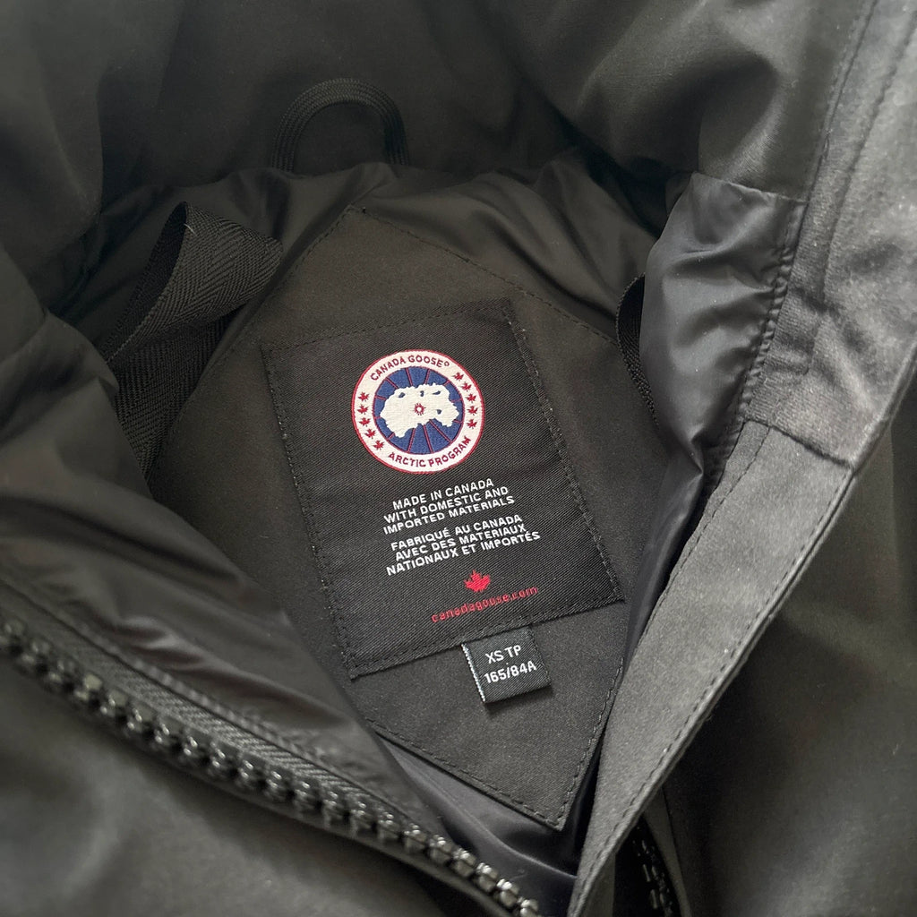Canada Goose womens black chelsea parka down coat in size xs