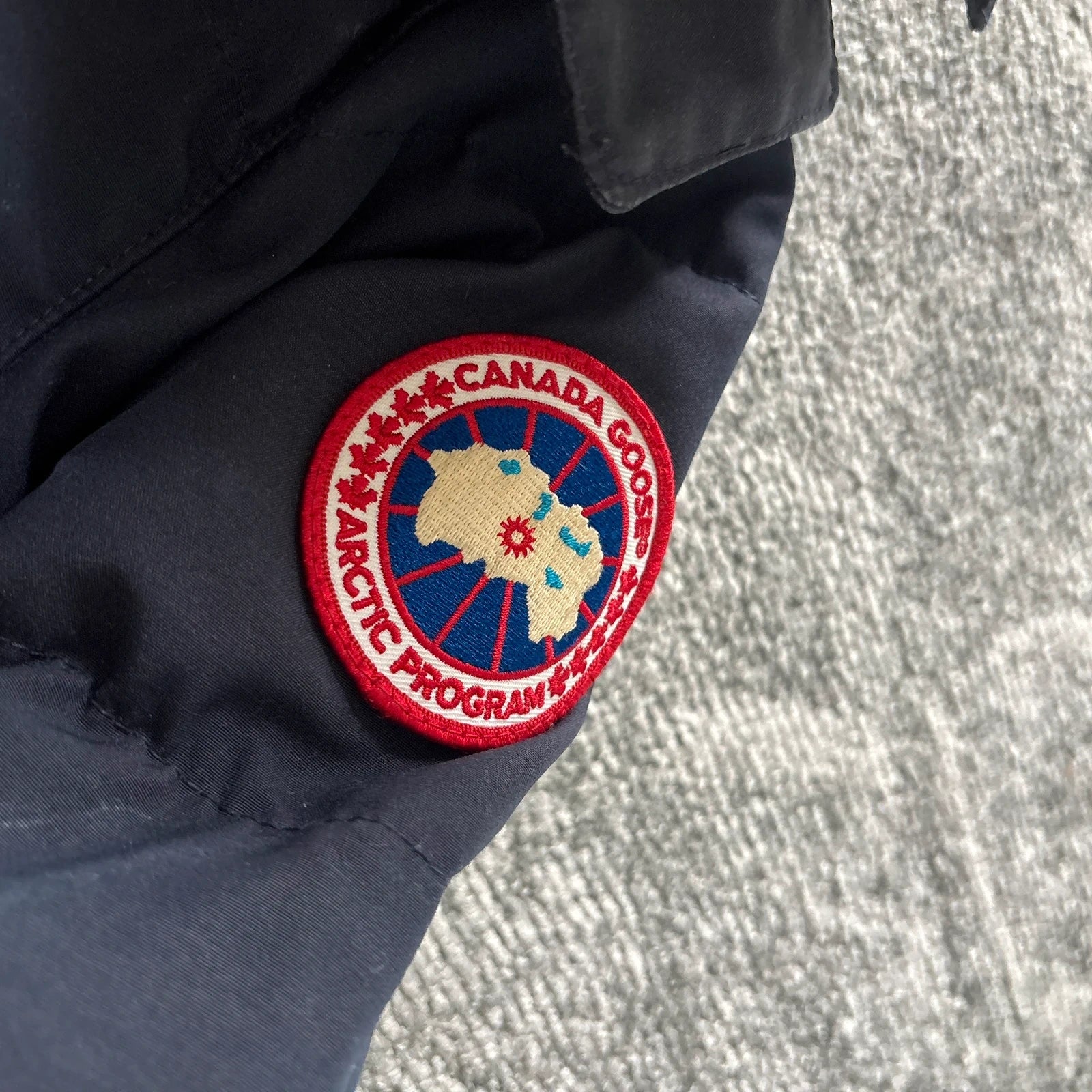Canada Goose womens navy chelsea parka down coat in size small
