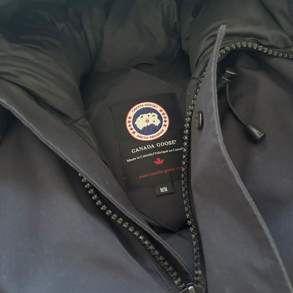Canada Goose mens navy chilliwack parka down coat in size medium