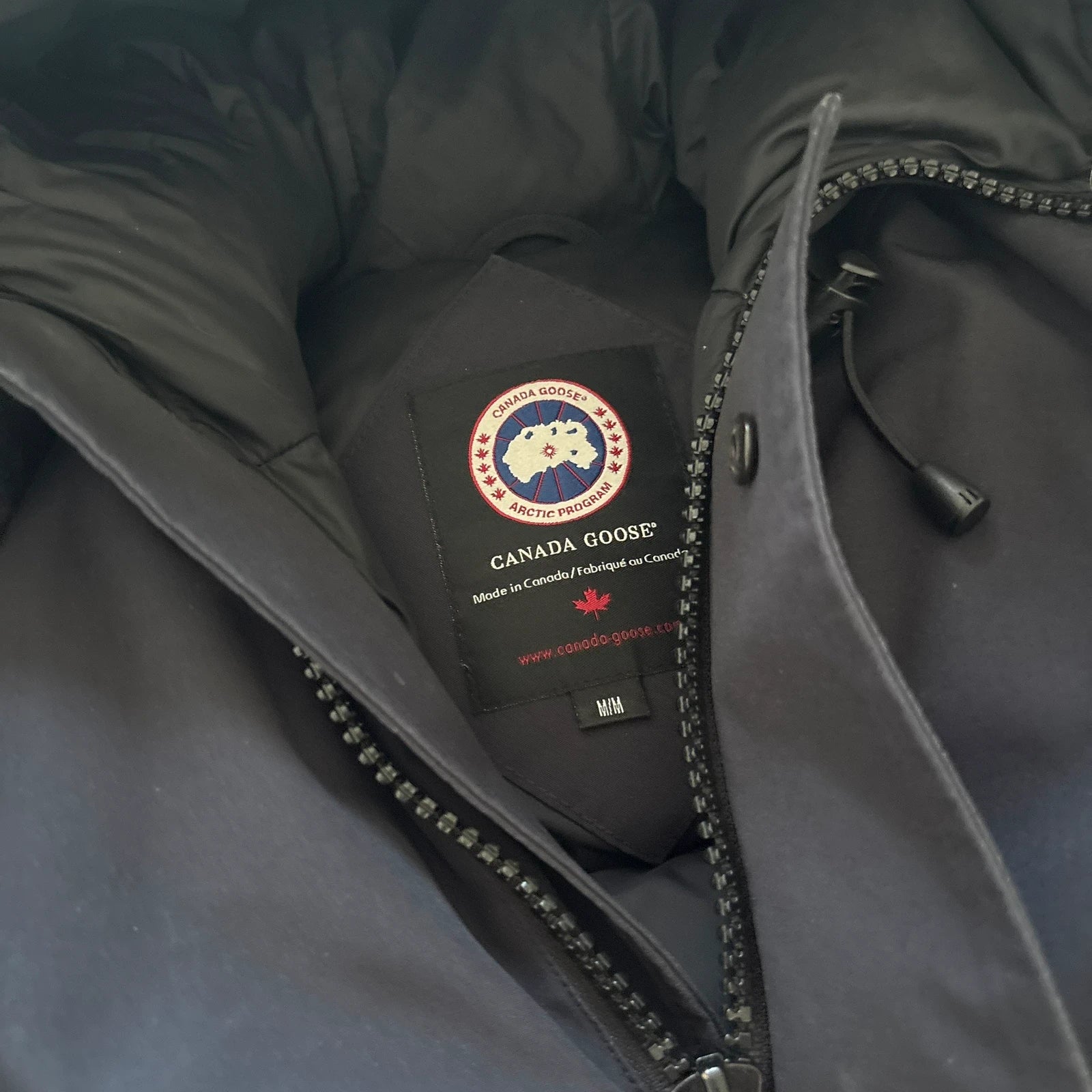 Canada Goose mens navy chilliwack parka down coat in size medium