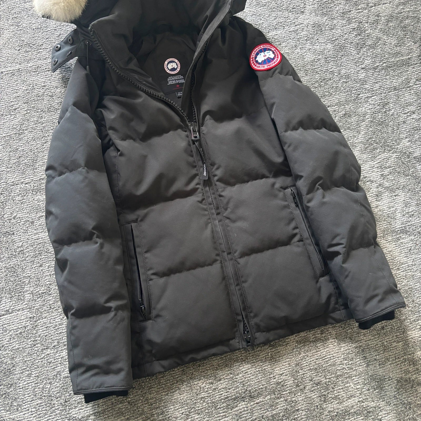 Canada Goose womens black chelsea parka down coat in size xs