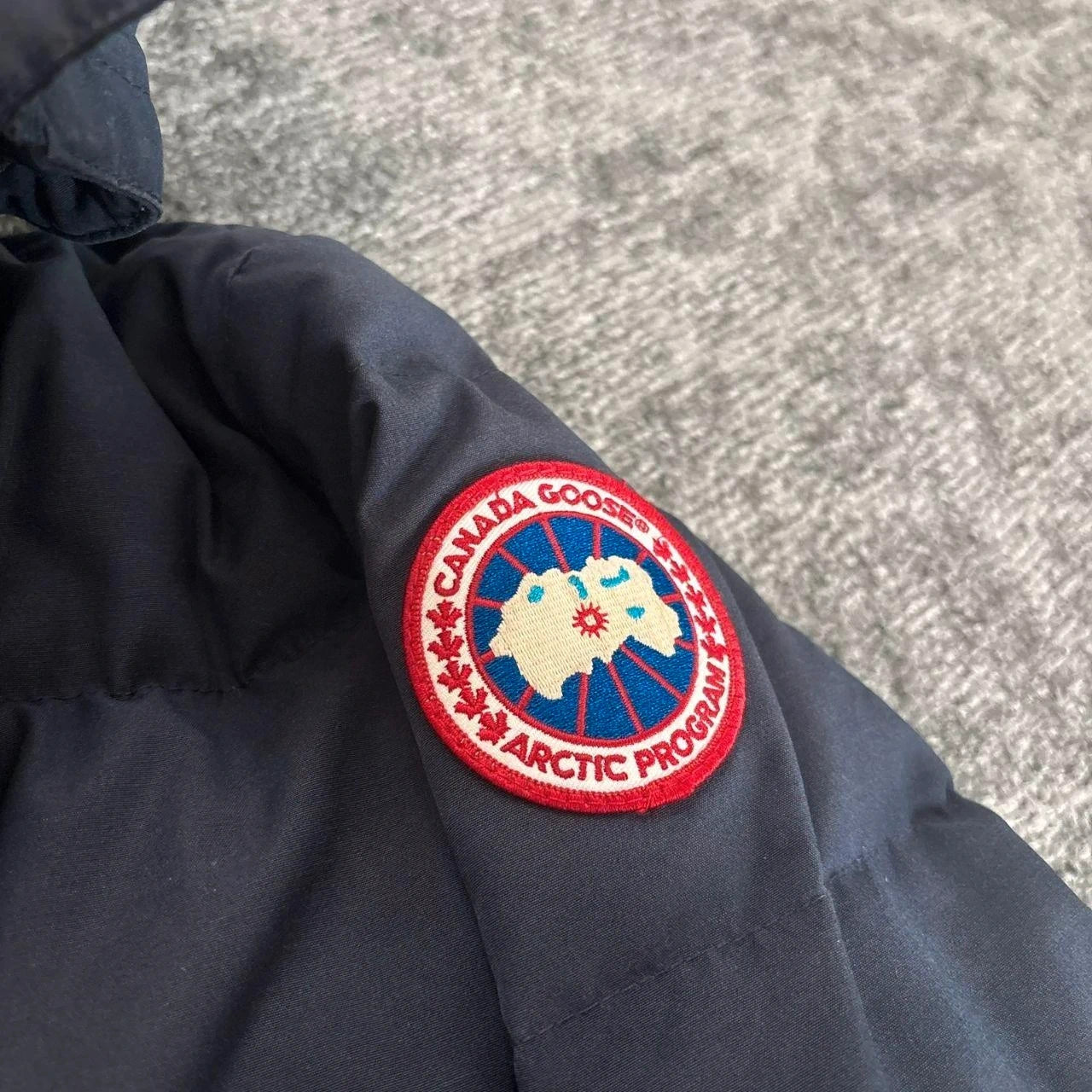 Canada Goose womens navy chelsea parka down coat size small