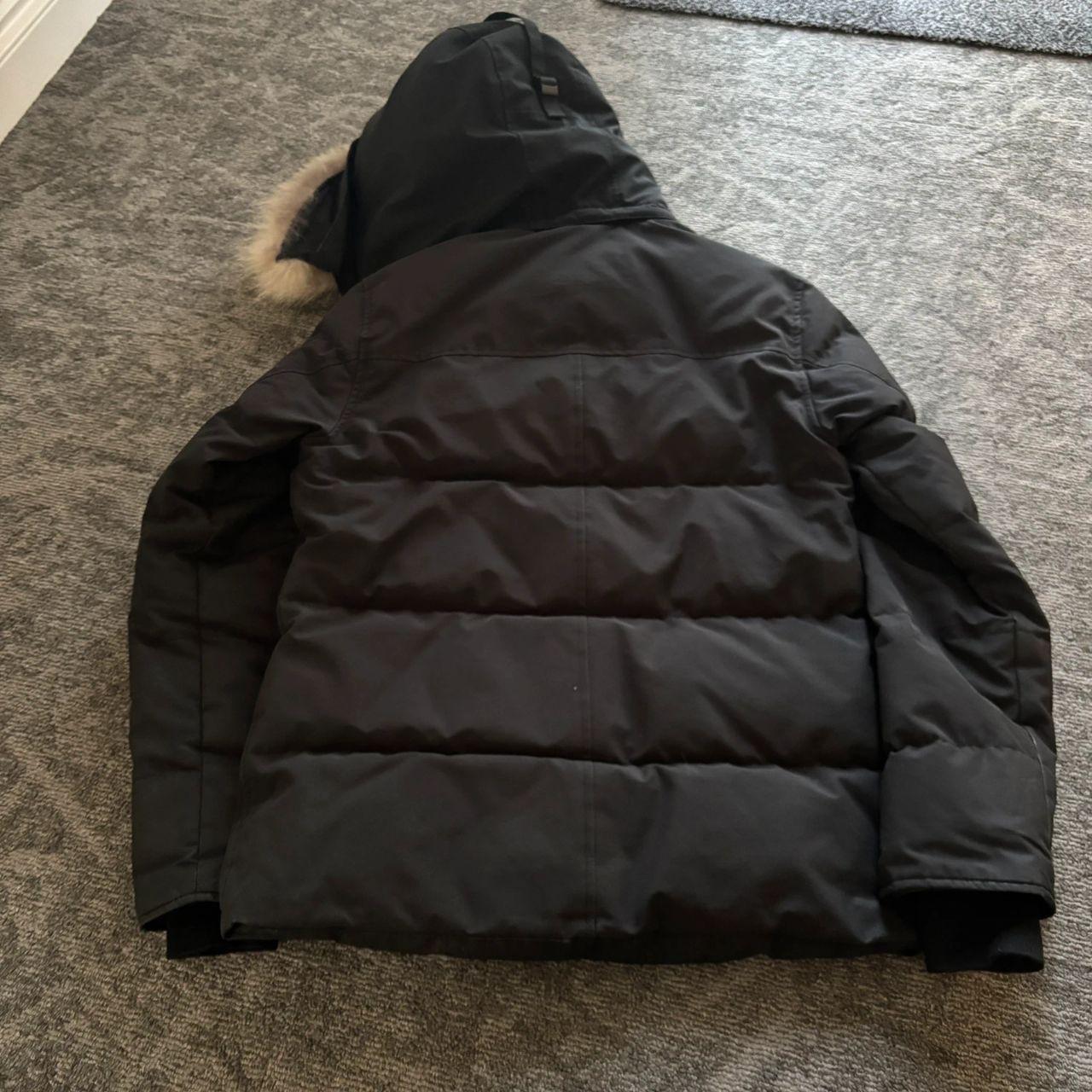 Canada Goose mens black Wyndham black label parka down coat size medium