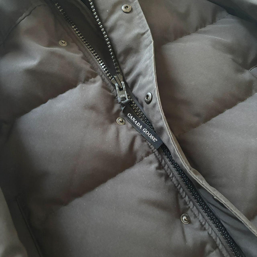 Canada Goose mens macmillan black winter parka down coat in size medium