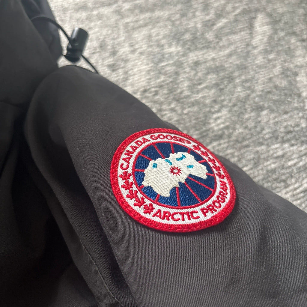 Canada Goose womens black trillium parka down coat size small