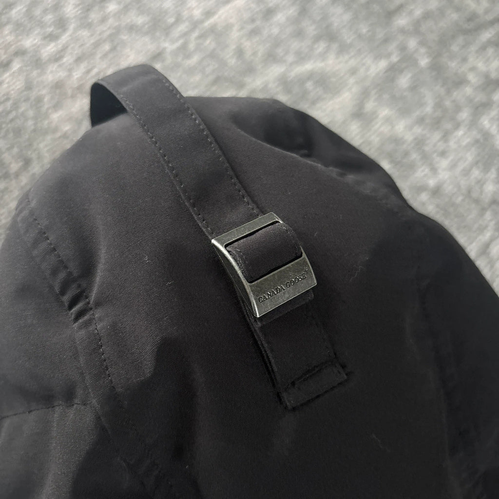 Canada Goose mens macmillan black winter parka down coat in size large