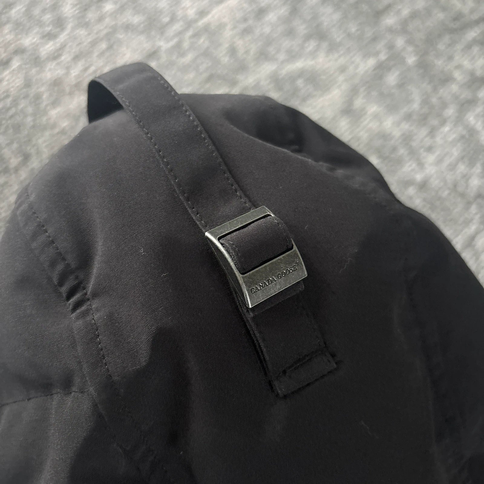 Canada Goose mens macmillan black winter parka down coat in size large