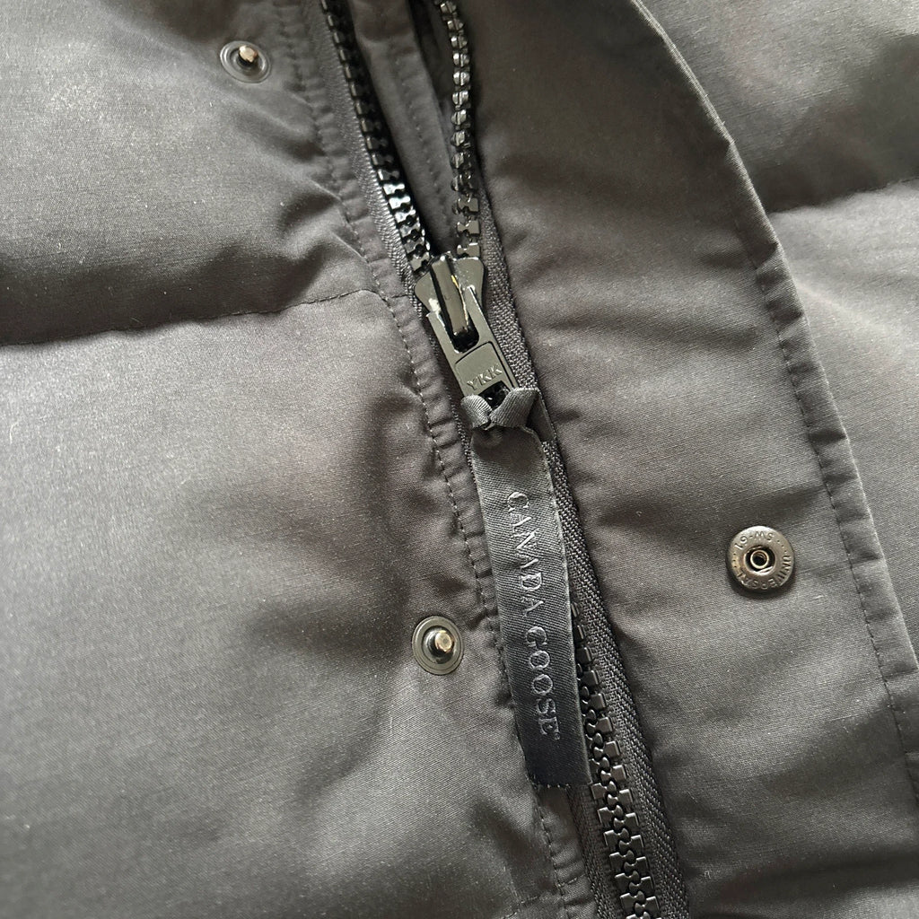 Canada Goose mens macmillan black winter parka down coat, black label, in size large