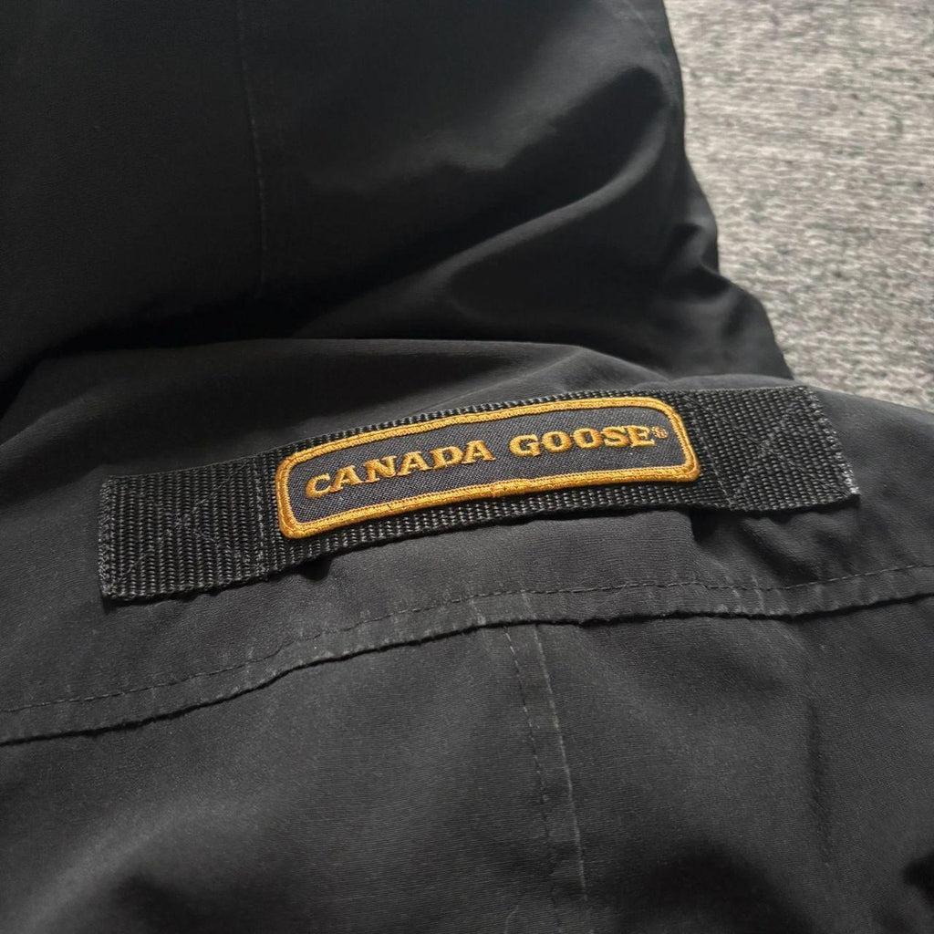 Canada Goose mens black chateau parka down coat size medium