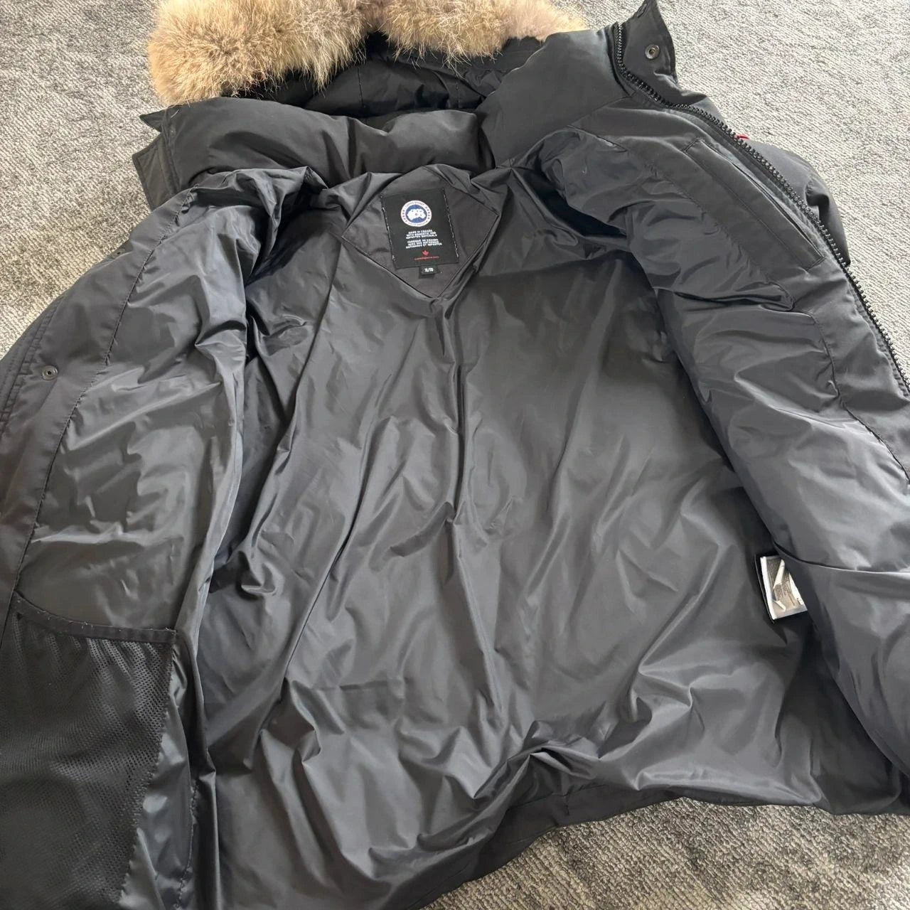 Canada Goose mens Wyndham black winter parka down coat size XL