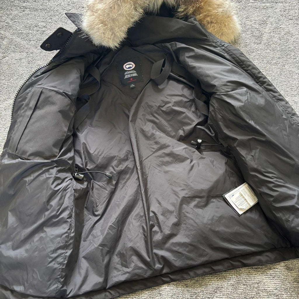 Canada Goose womens black chelsea parka down coat in size small