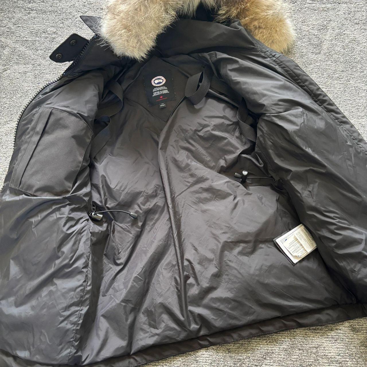 Canada Goose womens black chelsea parka down coat in size small