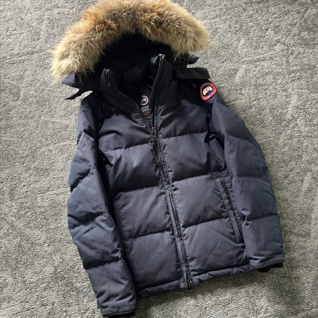 Canada Goose womens navy chelsea parka down coat in size small