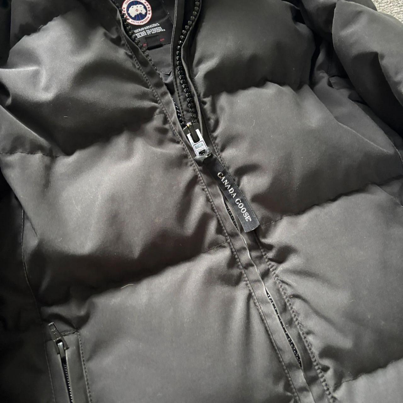Canada Goose womens black chelsea parka down coat size small