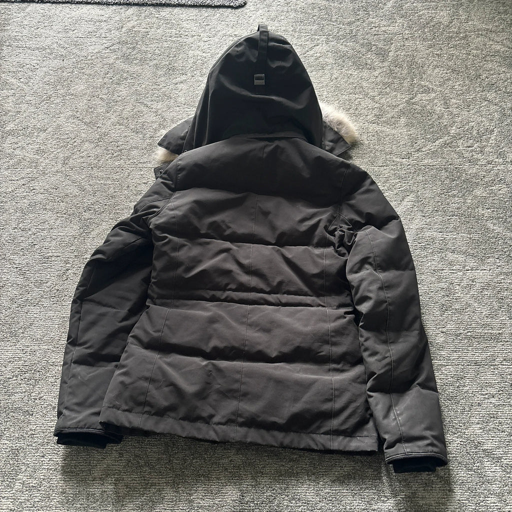 Canada Goose womens black chelsea parka down coat in size xs