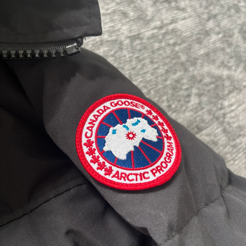 Canada Goose mens macmillan black winter parka down coat in size 2xl