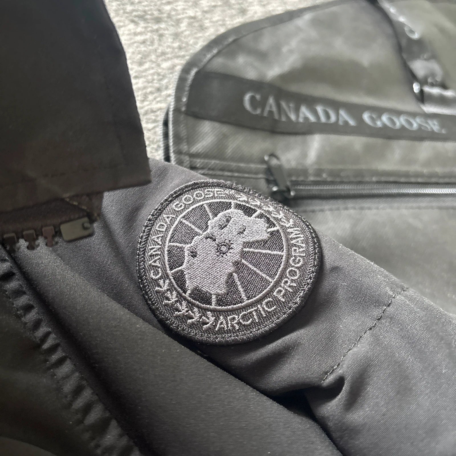 Canada Goose mens macmillan black winter parka down coat, black label, in size large