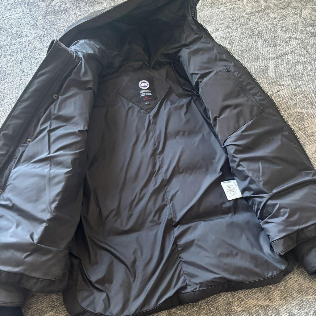 Canada Goose mens macmillan black winter parka down coat in size medium