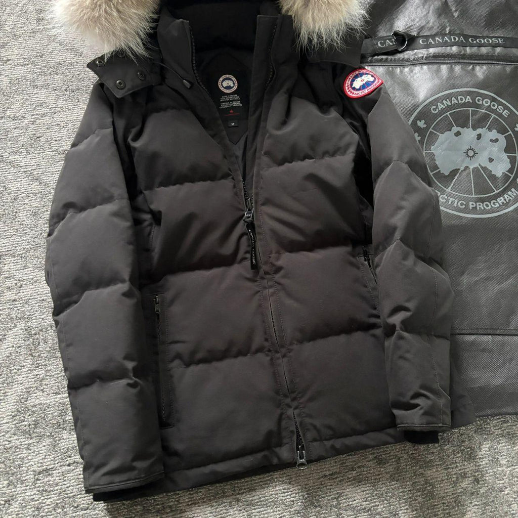 Canada Goose womens black chelsea parka down coat size small