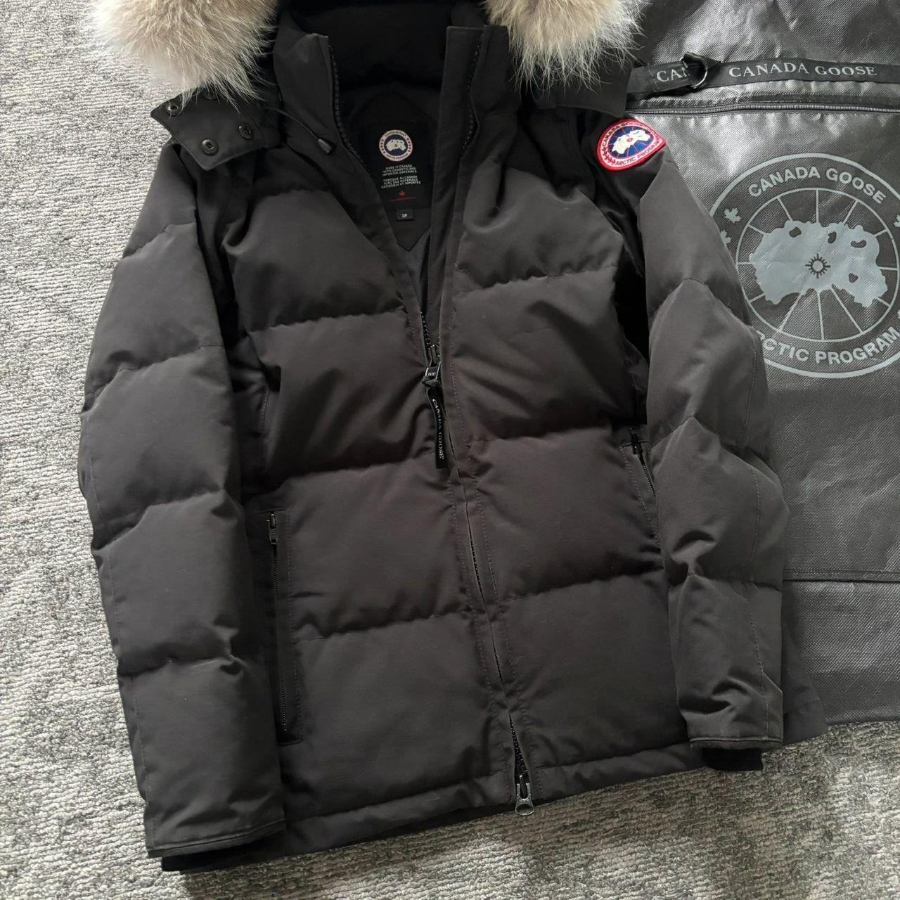 Canada Goose womens black chelsea parka down coat size small
