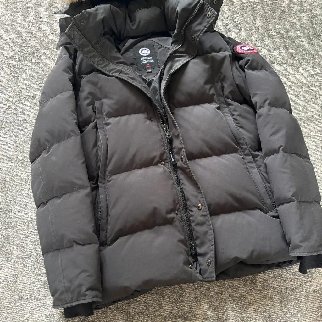 Canada Goose mens Wyndham black winter parka down coat size XL