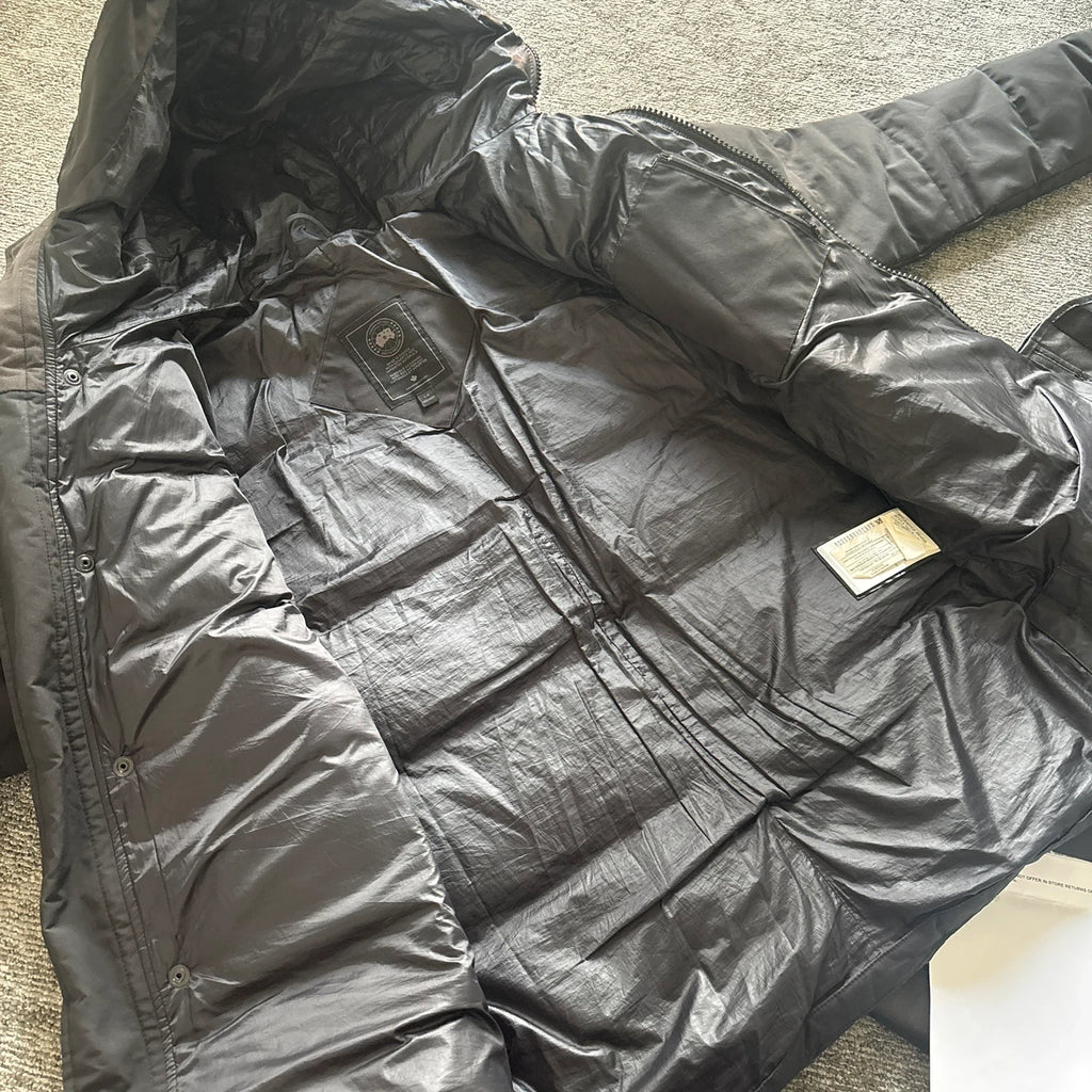 Canada Goose mens macmillan black winter parka down coat, black label, in size large