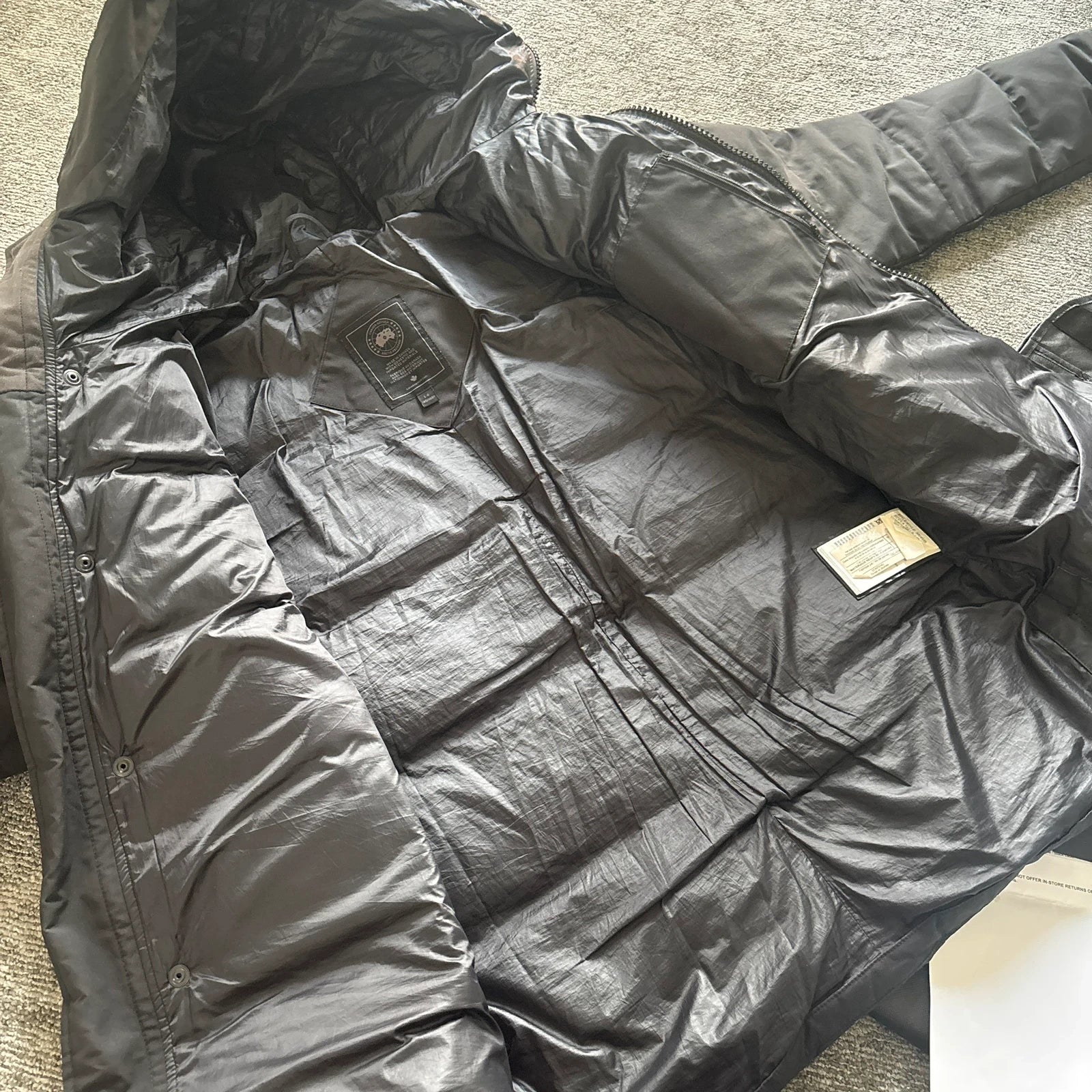 Canada Goose mens macmillan black winter parka down coat, black label, in size large