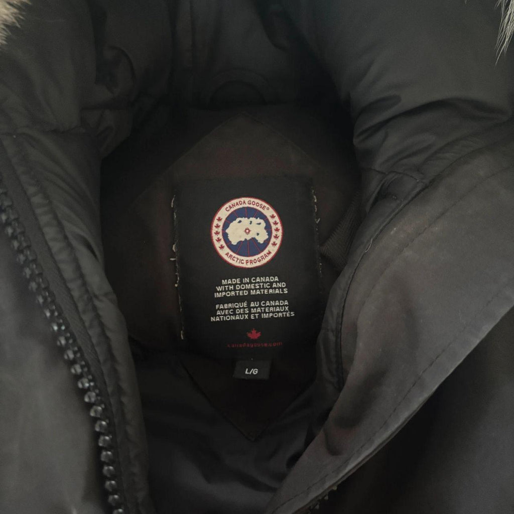 Canada Goose womens Chilliwack black winter parka coat in size large