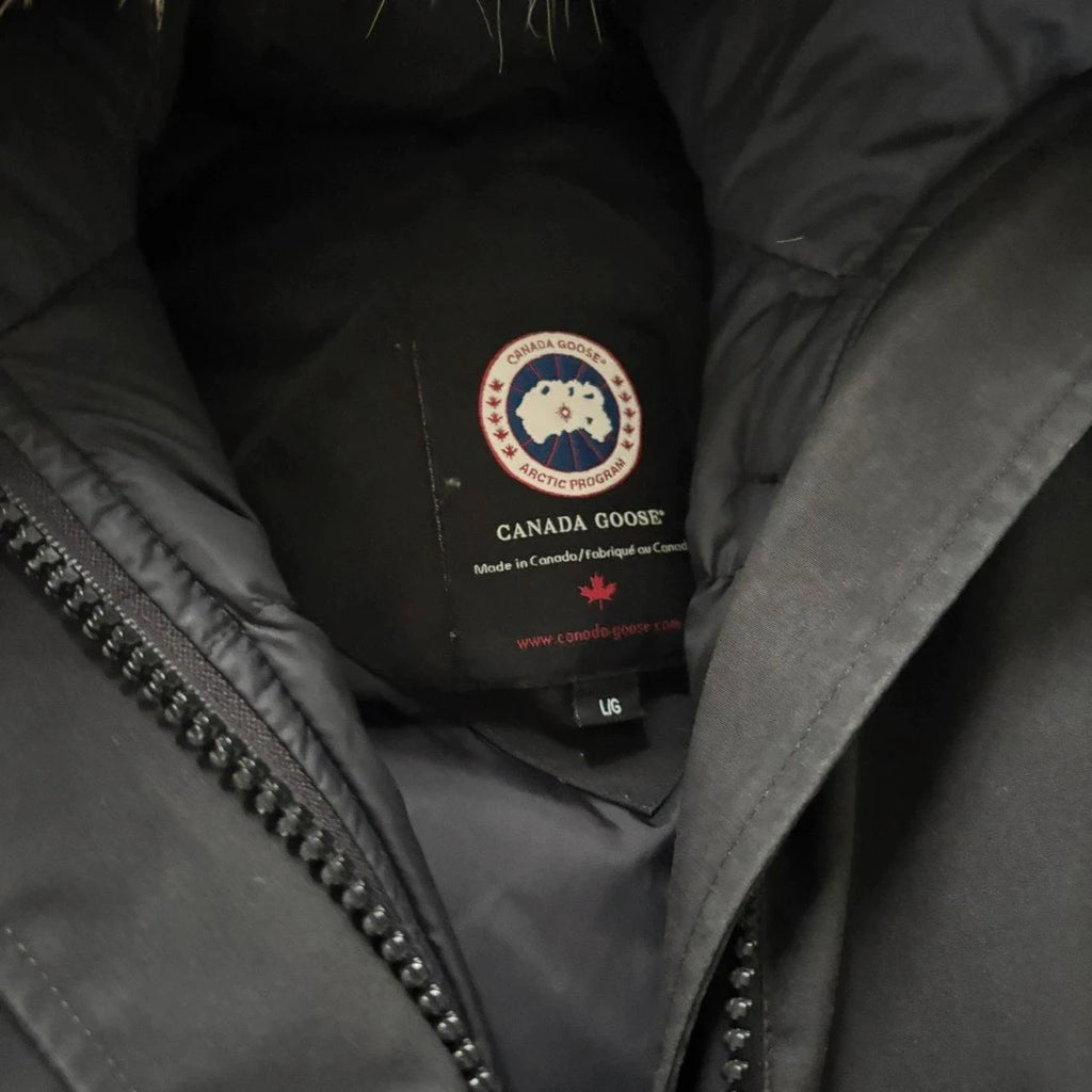 Canada Goose womens black chilliwack parka down coat size large