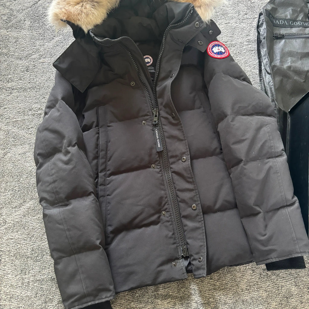 Canada Goose mens black wyndham parka down coat size medium