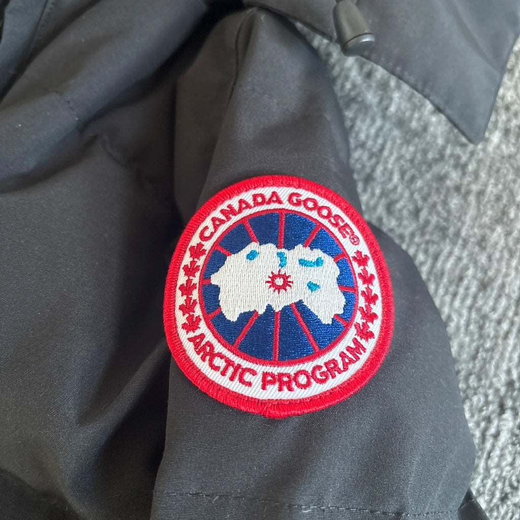 Canada Goose womens black chelsea parka down coat in size xs