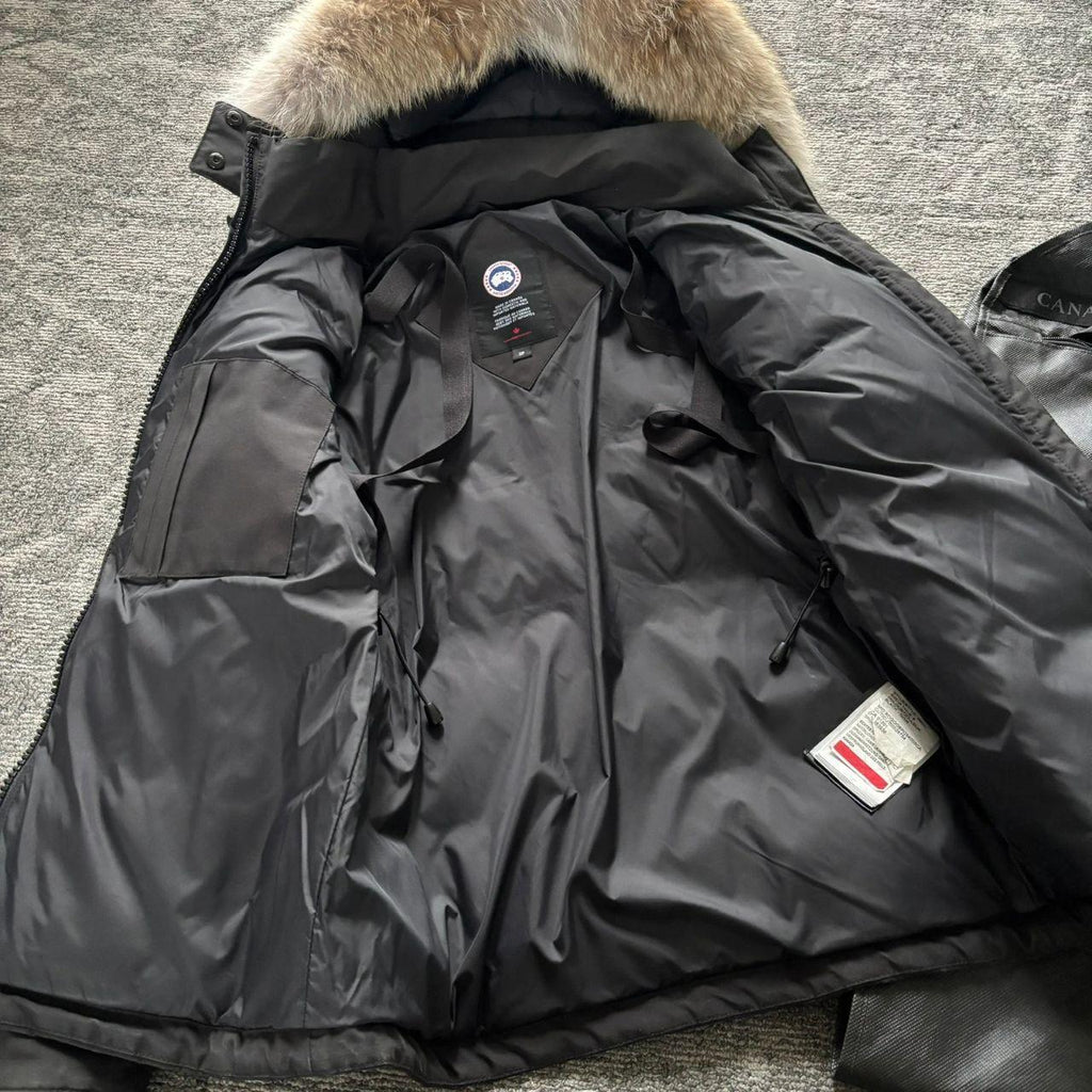 Canada Goose womens black chelsea parka down coat size small