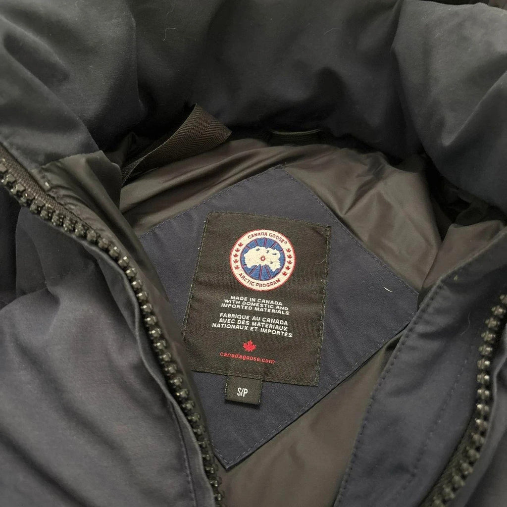 Canada Goose womens navy chelsea parka down coat size small