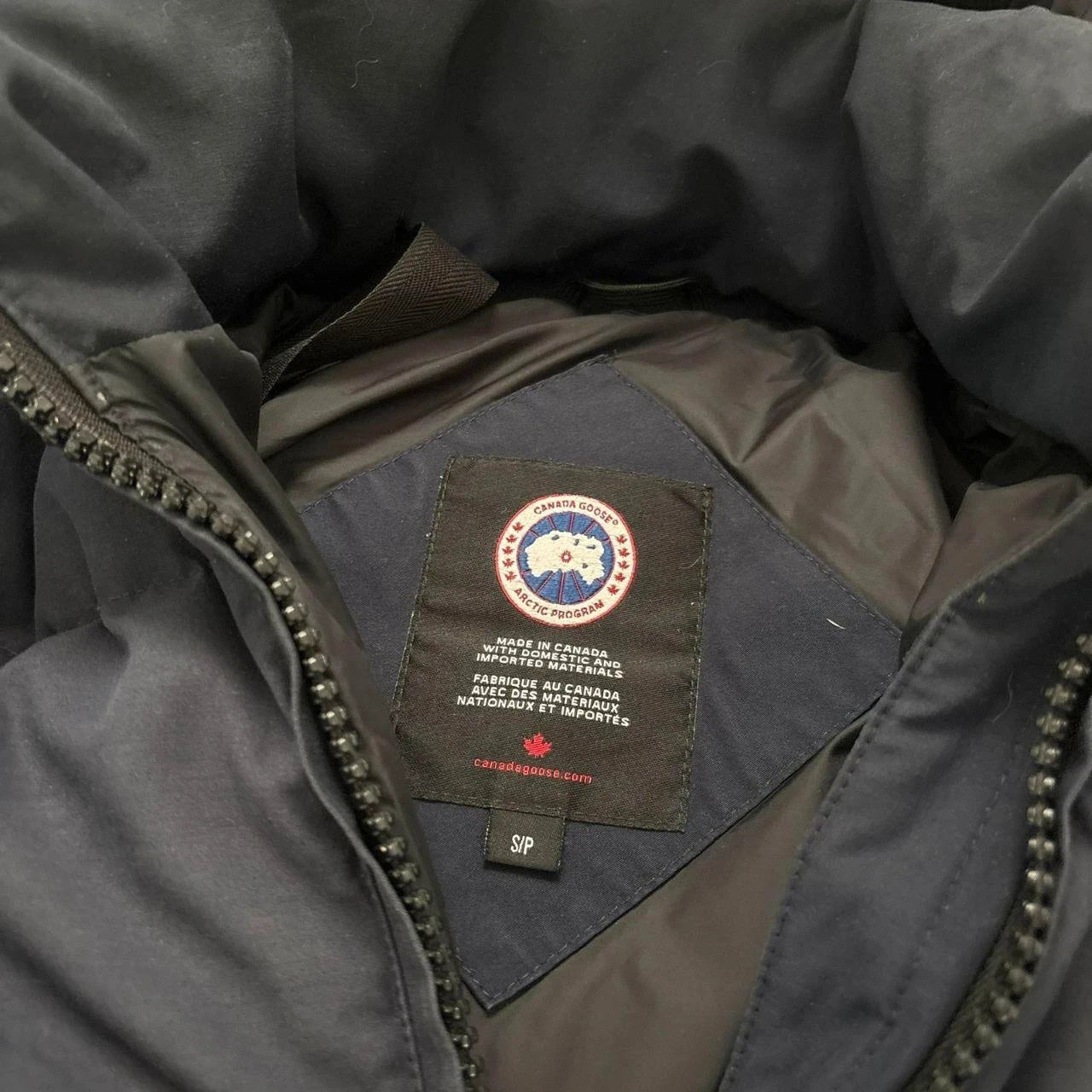 Canada Goose womens navy chelsea parka down coat size small
