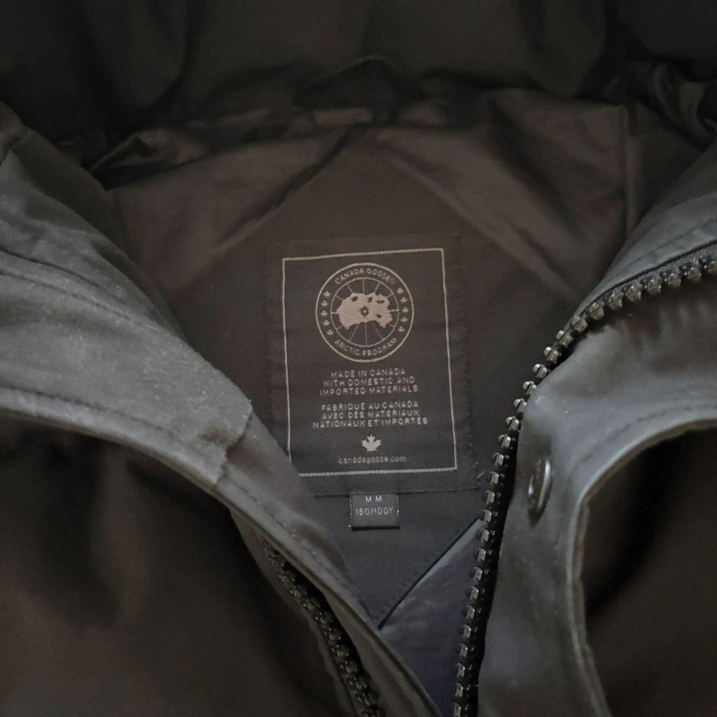 Canada Goose mens black Wyndham black label parka down coat size medium