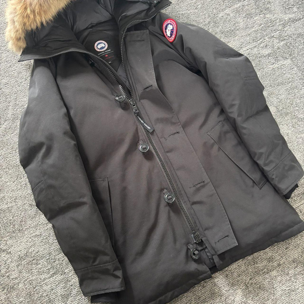 Canada Goose mens black chateau parka down coat size medium